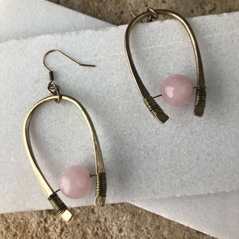 Horse shoe stone earring